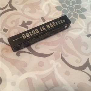 Elizabeth Matt liquid lipstick ‘Moxie Mauve’